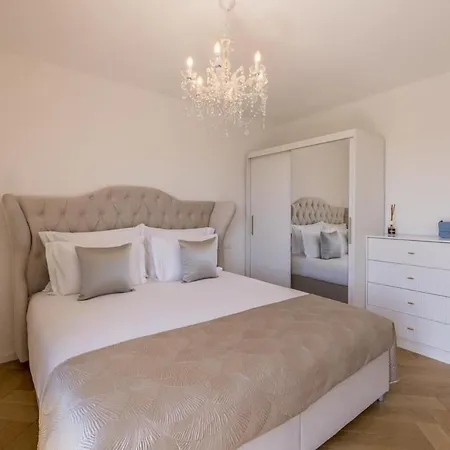 Experience Luxury, In The Heart Of Σπλιτ